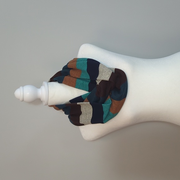 Colorblock Infinity Scarf - Picture 11 of 11